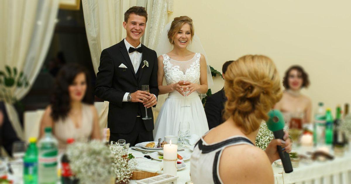 How To Write Aunt of the Bride Speech (With Examples)